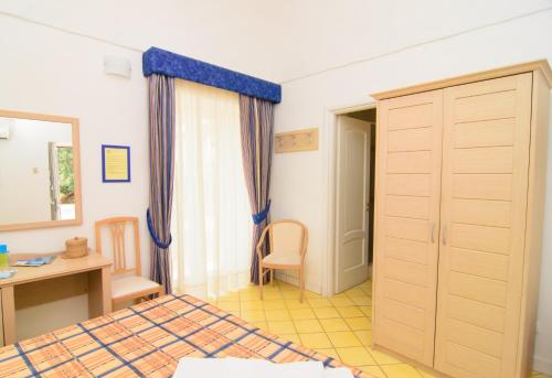 a bedroom with a bed and a dresser at Albergo Villa Giusto in Ischia