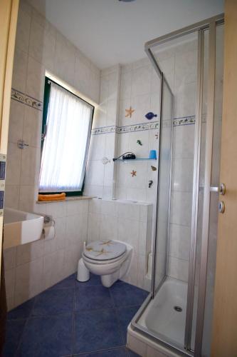 Ένα μπάνιο στο Ferienhaus Zum Findling