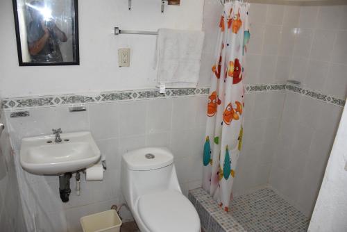 Een badkamer bij La Ceja Beach House