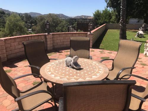 a table and chairs with a cat sitting on top of it at paradise luxury experience in Woodland Hills