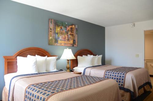 Cama ou camas em um quarto em Smart Stay Inn - Saint Augustine