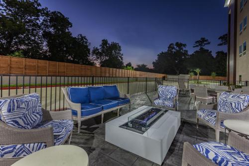 Posezení v ubytování La Quinta by Wyndham Houston East at Sheldon Rd