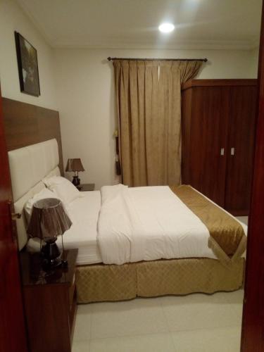 Кровать или кровати в номере Al Massah Al Khalijiyah Furnished Units