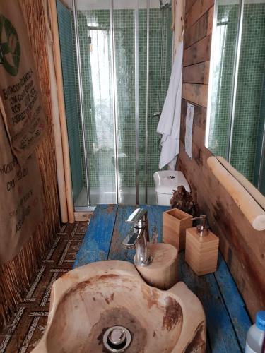 a dirty bathroom with a sink and a toilet at Cactus Host in Las Palmas de Gran Canaria