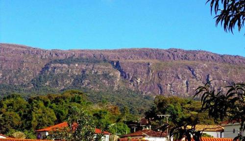 a mountain in the distance with a town in front at Pousada Caminho da Serra in Tiradentes