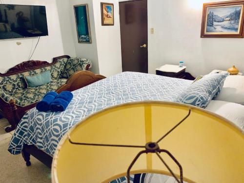 Postel nebo postele na pokoji v ubytování Ventana al Atlantico at Arecibo 681 Ocean Drive