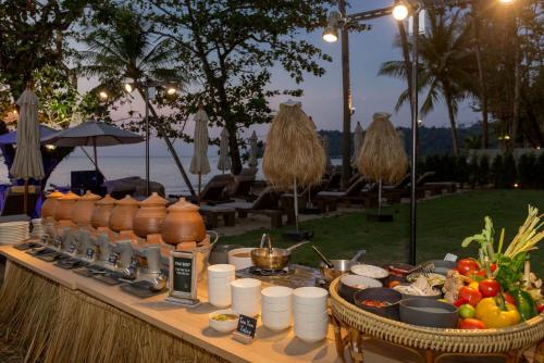 Makanan di atau berdekatan hotel