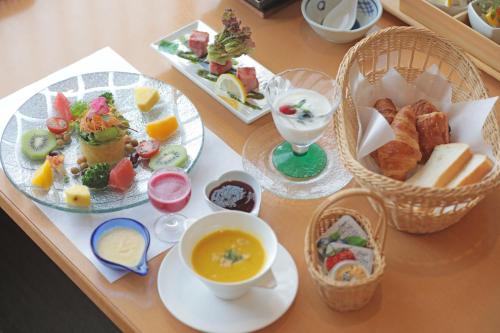 a table topped with plates of food and bowls of soup at Aburaya Tousen in Yamanouchi