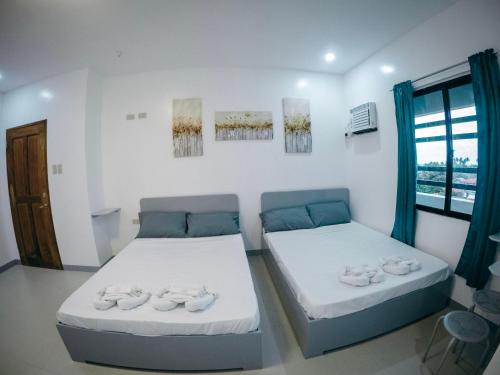 Ένα ή περισσότερα κρεβάτια σε δωμάτιο στο Bulusan Tourist Inn