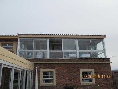a building with a large window on top of it at Lewensdroom Self Catering in Tergniet