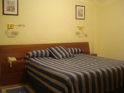 En eller flere senge i et værelse på Hotel Isabel