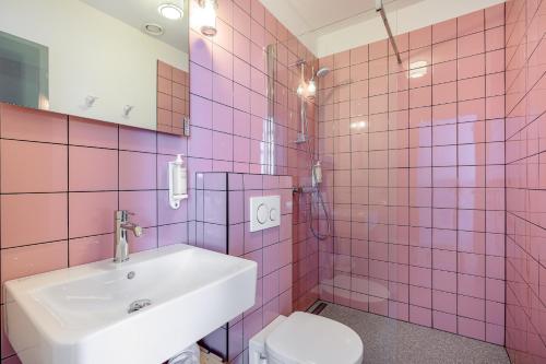 Ванная комната в Hotel La Grande Cloche
