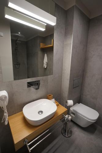 a bathroom with a white sink and a toilet at Kamienica nr 6 in Aleksandrów Łódzki