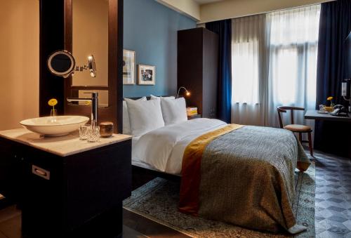 a hotel room with a bed and a sink at Park Centraal Amsterdam in Amsterdam