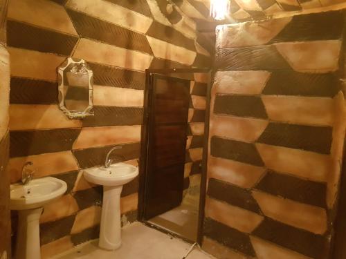Koupelna v ubytování Little Petra Heritage Village