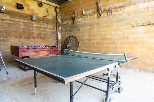 Stolní tenis v ubytování Casa rural Sant Grau turismo saludable y responsable nebo okolí