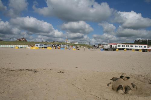 a sand sculpture of a crab on a beach at Appartementen de Strandloper in Bergen aan Zee