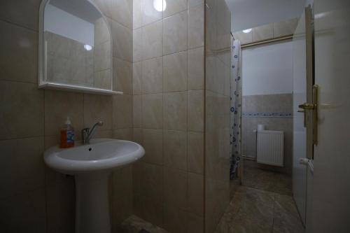 Koupelna v ubytování Hostel Teresianum
