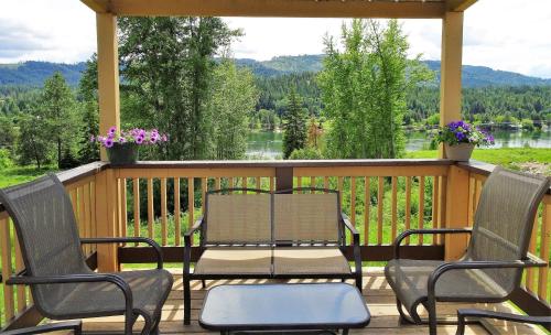 a porch with chairs and a view of a lake at Eagle's Nest Motel in Priest River