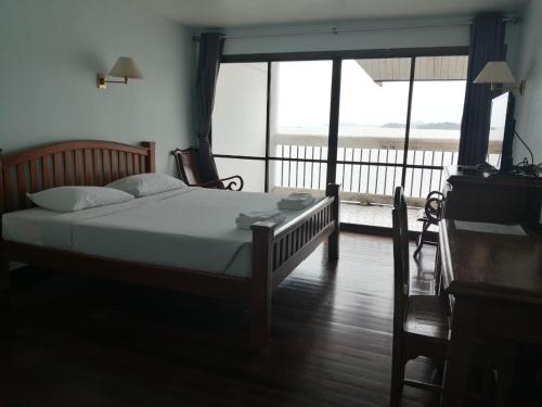 Postel nebo postele na pokoji v ubytování Jansom Beach Resort