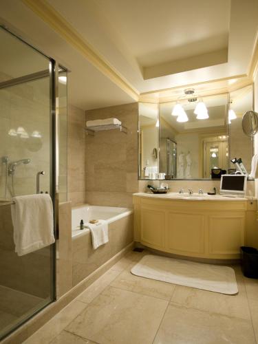 a bathroom with a tub and a sink and a shower at Hotel Chinzanso Tokyo in Tokyo