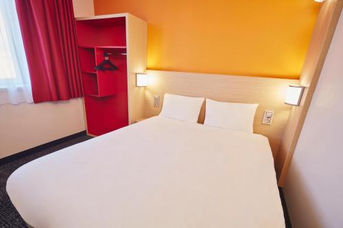 Un ou plusieurs lits dans un hébergement de l'établissement Kyriad ECO - Clermont Ferrand Estaing