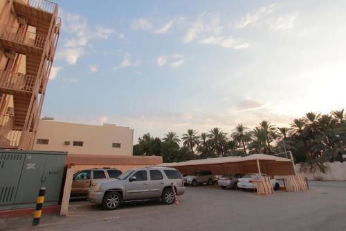 a car parked in a parking lot next to a building at شقق منازل القصواء للشقق المخدومة إقتصادي in Buraydah
