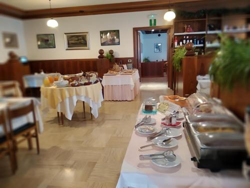 Un restaurant sau alt loc unde se poate mânca la Hotel Garnì Miramonti