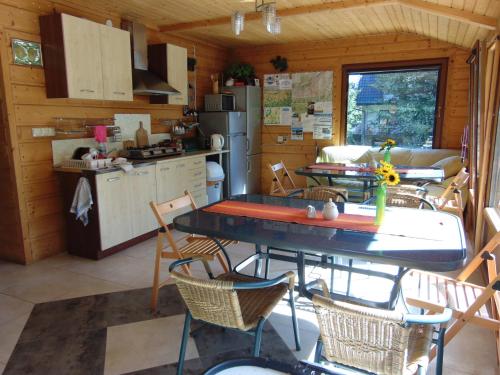 Kuchyň nebo kuchyňský kout v ubytování Homestay Srebrny Potok
