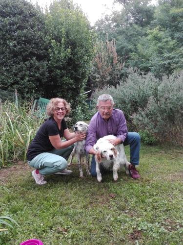 a man and a woman kneeling next to two dogs at Il Casolare del Medio Olona in Fagnano Olona