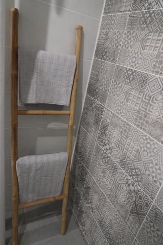 Ένα μπάνιο στο Hniezdo v Raji 1 - Luxurious apartment 3 min walk to city center