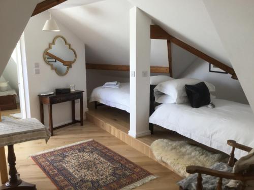 Katil atau katil-katil dalam bilik di Dwynant - A Room with a View