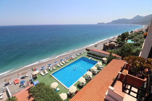 an aerial view of a beach and a swimming pool at Park Hotel Silemi in Letojanni