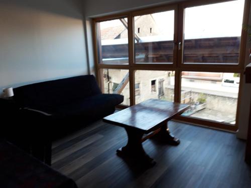 a living room with a couch and a coffee table at Gîte De La Ferme in Gundolsheim