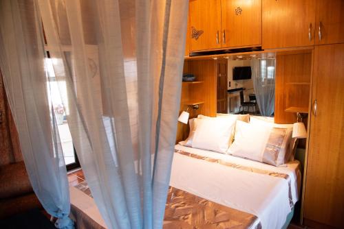 COZY LOFT (studio) 360o VIEW OF ATHENS