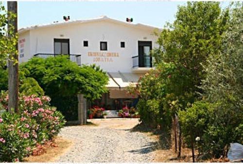 Κήπος έξω από το Thanasis Matsas Rooms 