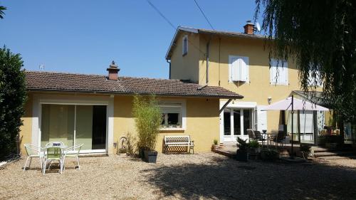 Bed And Breakfast Entre Lyon Et Beaujolais Chatillon France Booking Com