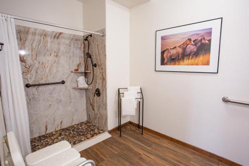 Ett badrum på Southwest Inn at Sedona