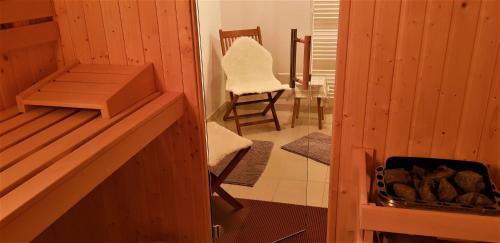 Gambar di galeri bagi Mountain peaks Apartment with Sauna di Gozd Martuljek