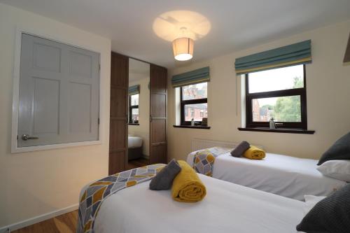 Ein Bett oder Betten in einem Zimmer der Unterkunft Peartree Cottage - Derby