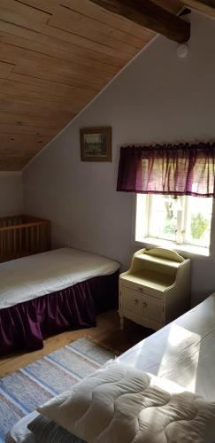 a bedroom with two beds and a window at 1800-tals torp i landsbygd nära till allt in Värnamo