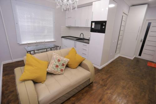 Luxury 2 bedrooms apartment walking distance from Gur-Emir - White Door