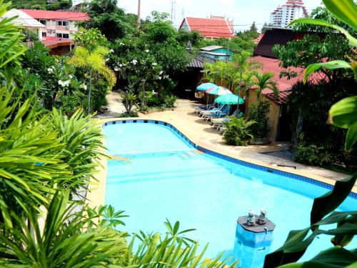 Výhled na bazén z ubytování Baan Sabaaidee - Adult Friendly nebo okolí