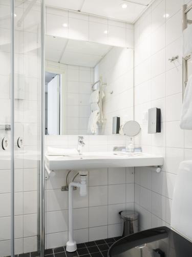Ένα μπάνιο στο Best Western Hotel Svava
