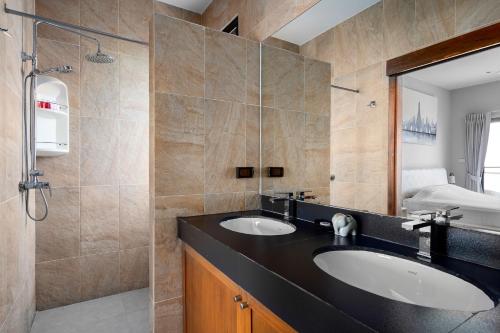 Salle de bains dans l'établissement 2 Bedroom Seaview Villa Plai Laem B1 SDV203-By Samui Dream Villas