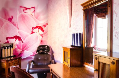 a room with a pink flower mural on the wall at Hotel Wellness & Spa Nowy Dwór in Rzeszów