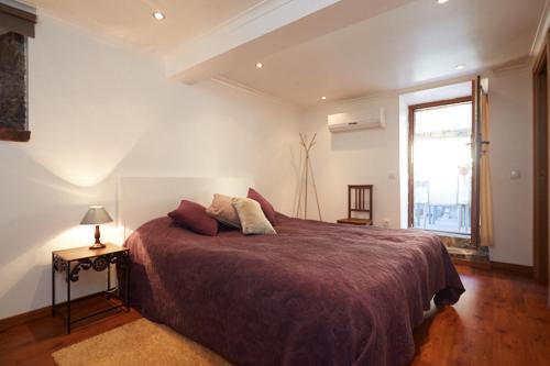 a bedroom with a large bed and a window at Casa da Eira - Água Formosa _ Vila de Rei in Vila de Rei