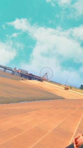 a ferris wheel and a beach with a ferris wheel at Tobermory Hotel in Blackpool