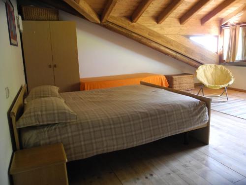 a bedroom with a large bed in a attic at Agriturismo Piccolo paradiso in Pianello Del Lario