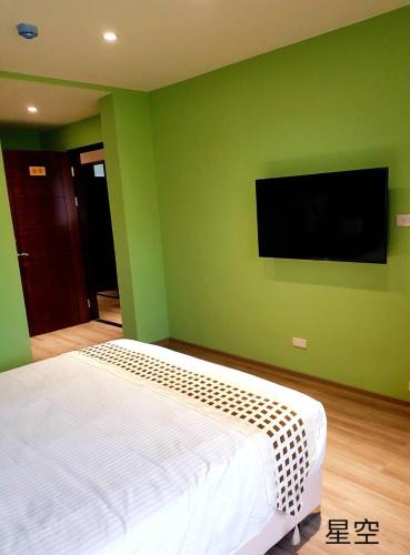 Μια τηλεόραση ή/και κέντρο ψυχαγωγίας στο Night Sea Homestay